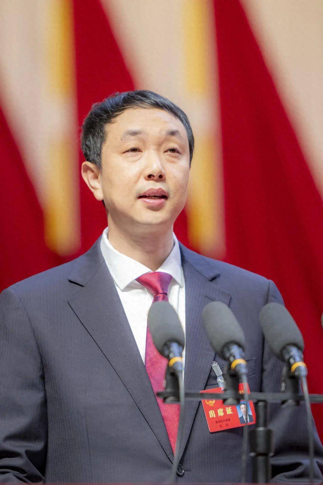 "准80后"的他成为这地最年轻市长_张健_金华_工作