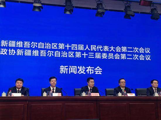 新疆维吾尔自治区两会举行第二场新闻发布会