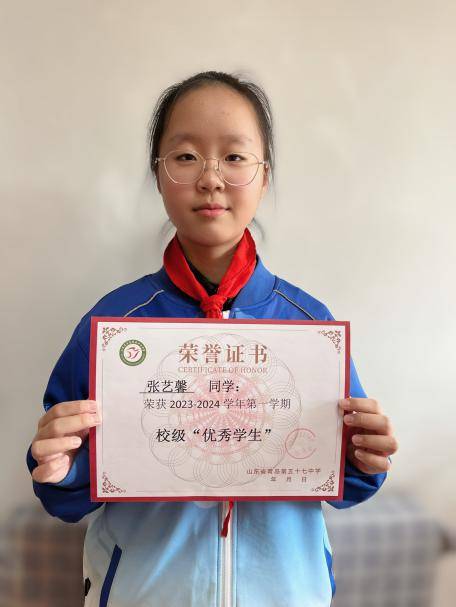责任心强,处事公正讲原则;我乐于助人,团结同学,积极参加班级管理