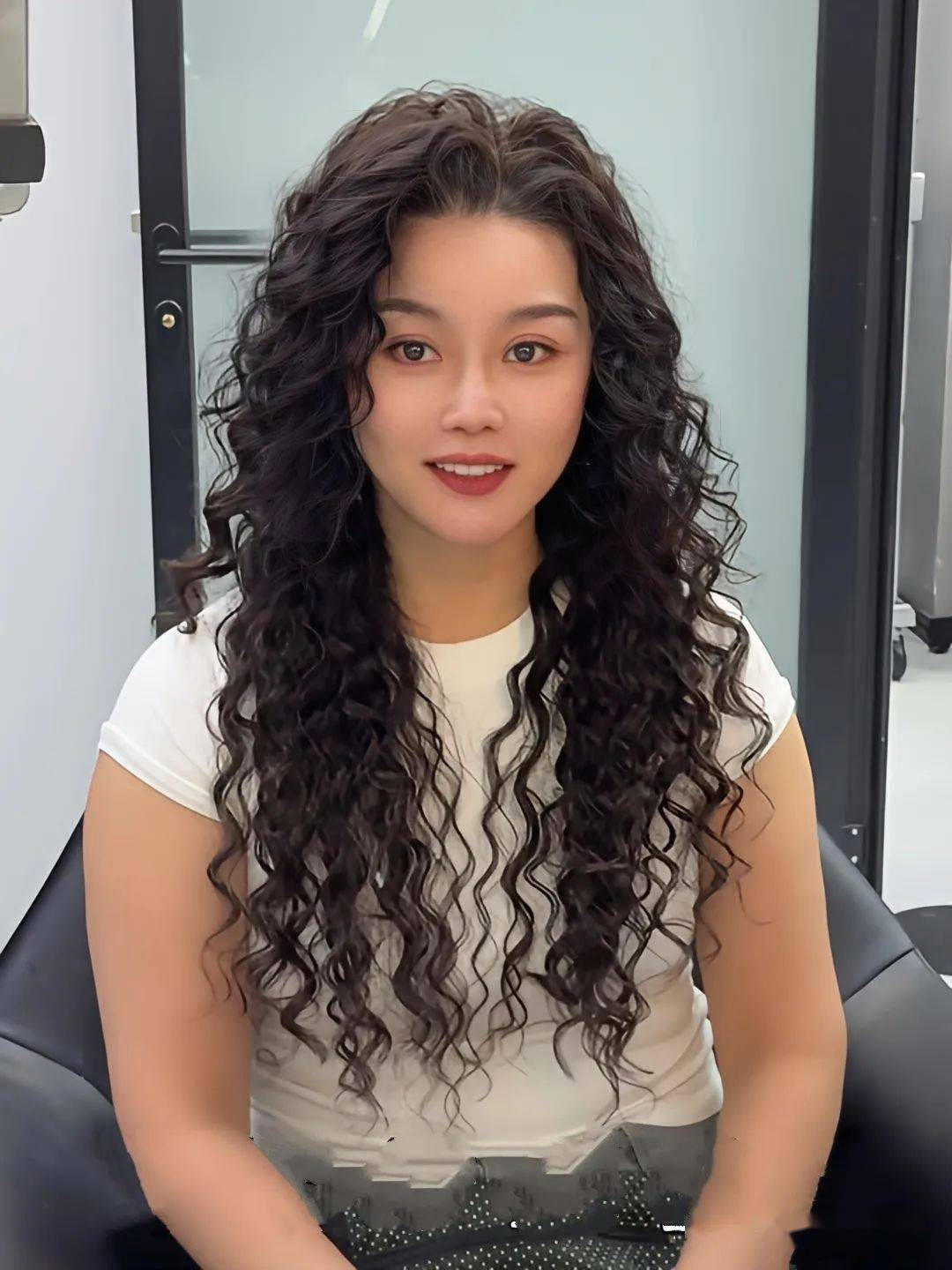 年底"全头烫,羊咩咩卷发"_发型_中国_人类