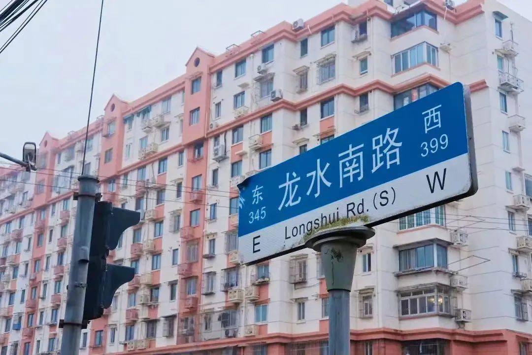 龍華路,龍華西路,龍水北路3條馬路離得很近,附近