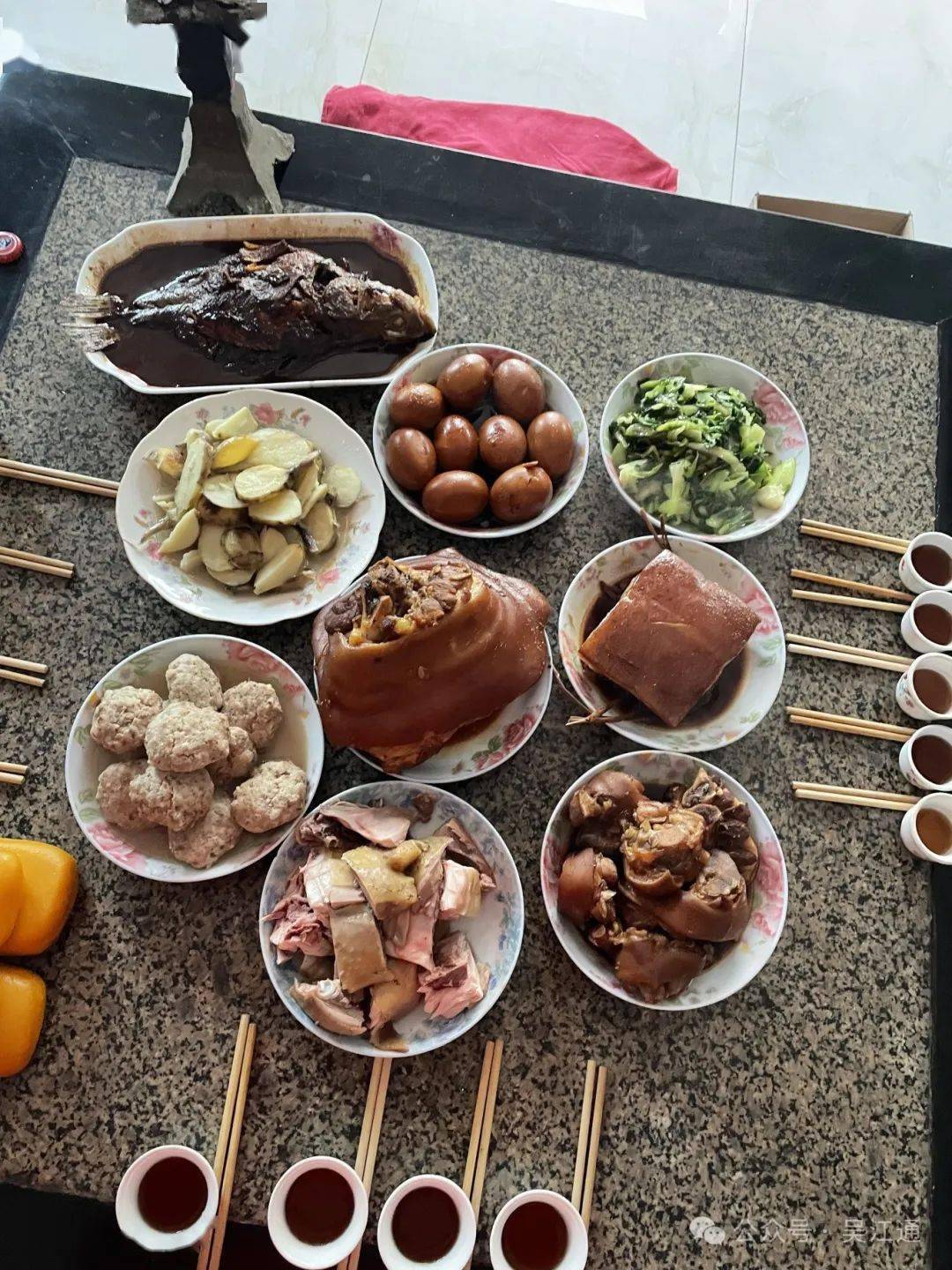 请祖宗时摆的供桌孙会芳提供接利市年初四的晚上最后一场仪式