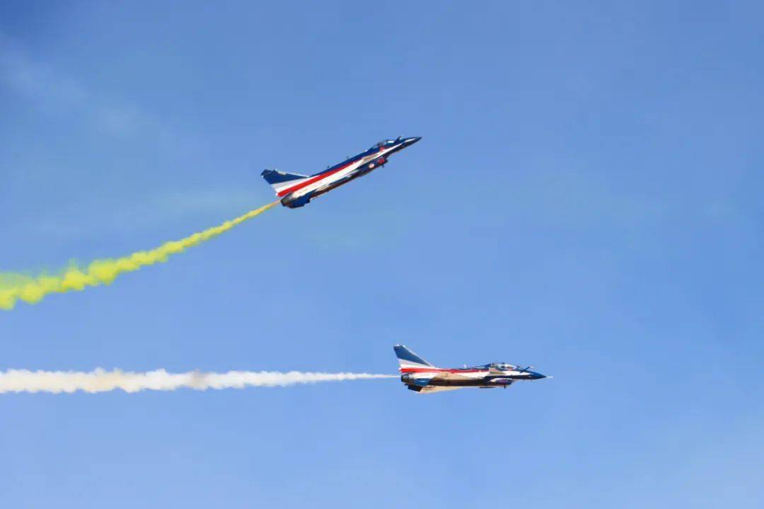 空军八一飞行表演队首度沙特炫技_表演机_任务_利雅得