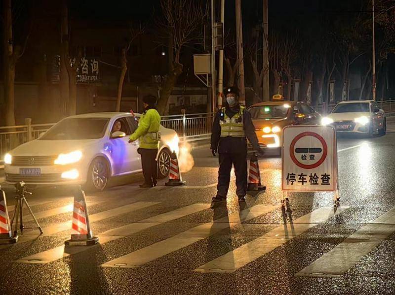 警探号丨小年夜24名酒驾司机被查 北京交警:春节期间也将持续加大夜查