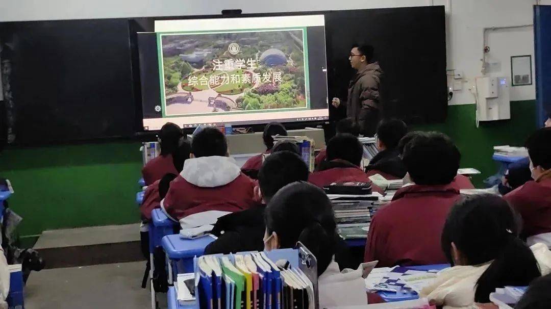 三原南郊中学2024年西北农林科技大学寒假回访母校活动正在火热进行.