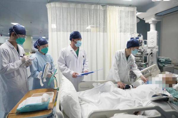 报告,林老伯确诊为药物中毒性意识障碍,随即重症救治团队立即采取洗胃