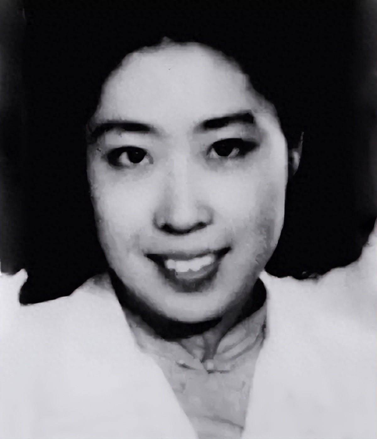 王光美追悼会上,来了两个"陌生人",刘源只看一眼就情绪崩溃_刘少奇