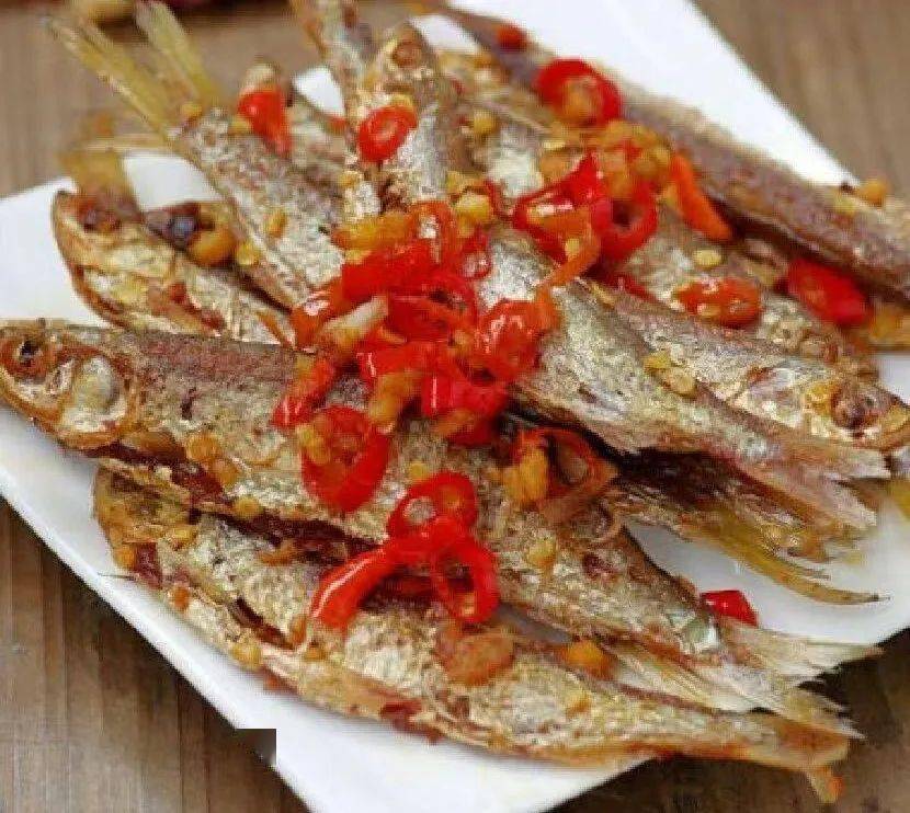 或香辣或清蒸湖蟹,或干锅或红烧鳜鱼,香煎刁子与刀鱼更是满足了岳阳