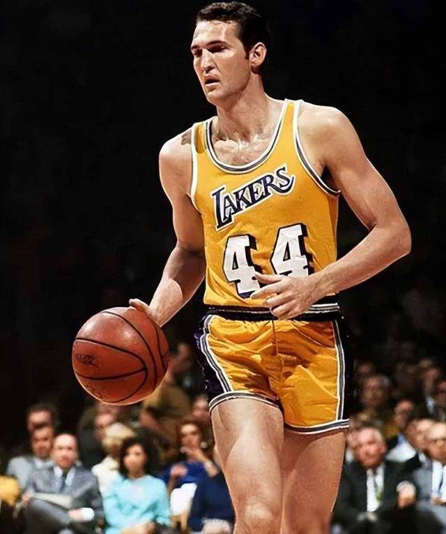 詹姆斯拿2万分用了726场,用时仅排历史第8,排他前面7人都_得分_比赛