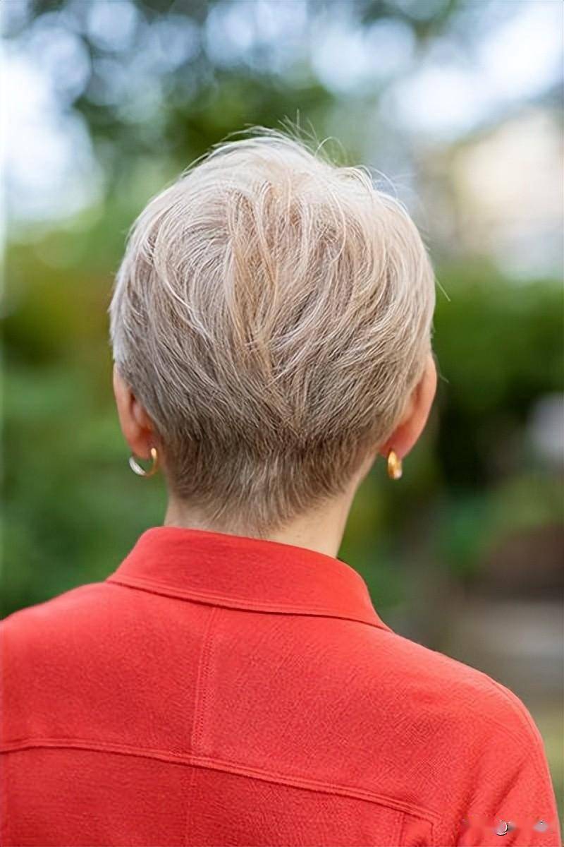 60到80岁女性,发型可以试试这三种,利落时尚很精致
