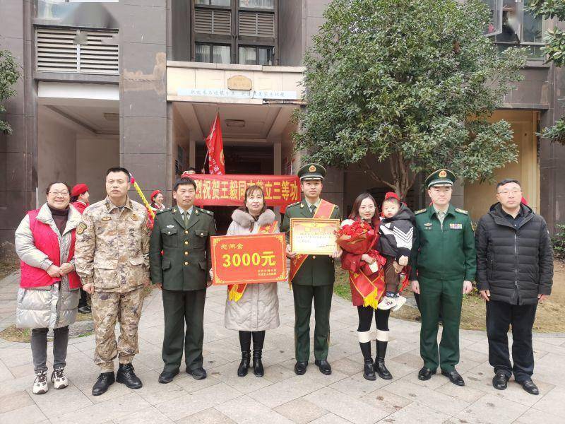 宜春报道:丰城市剑南街道:军地联合送喜报 拥军优属暖人心_家属_王毅