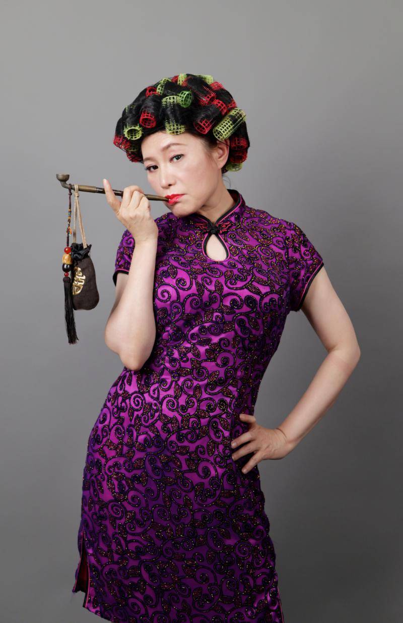 马桐林 饰演 牛姐郜妍妍饰演 快递员小魏付晓博 饰演 铁头任玉翔饰演