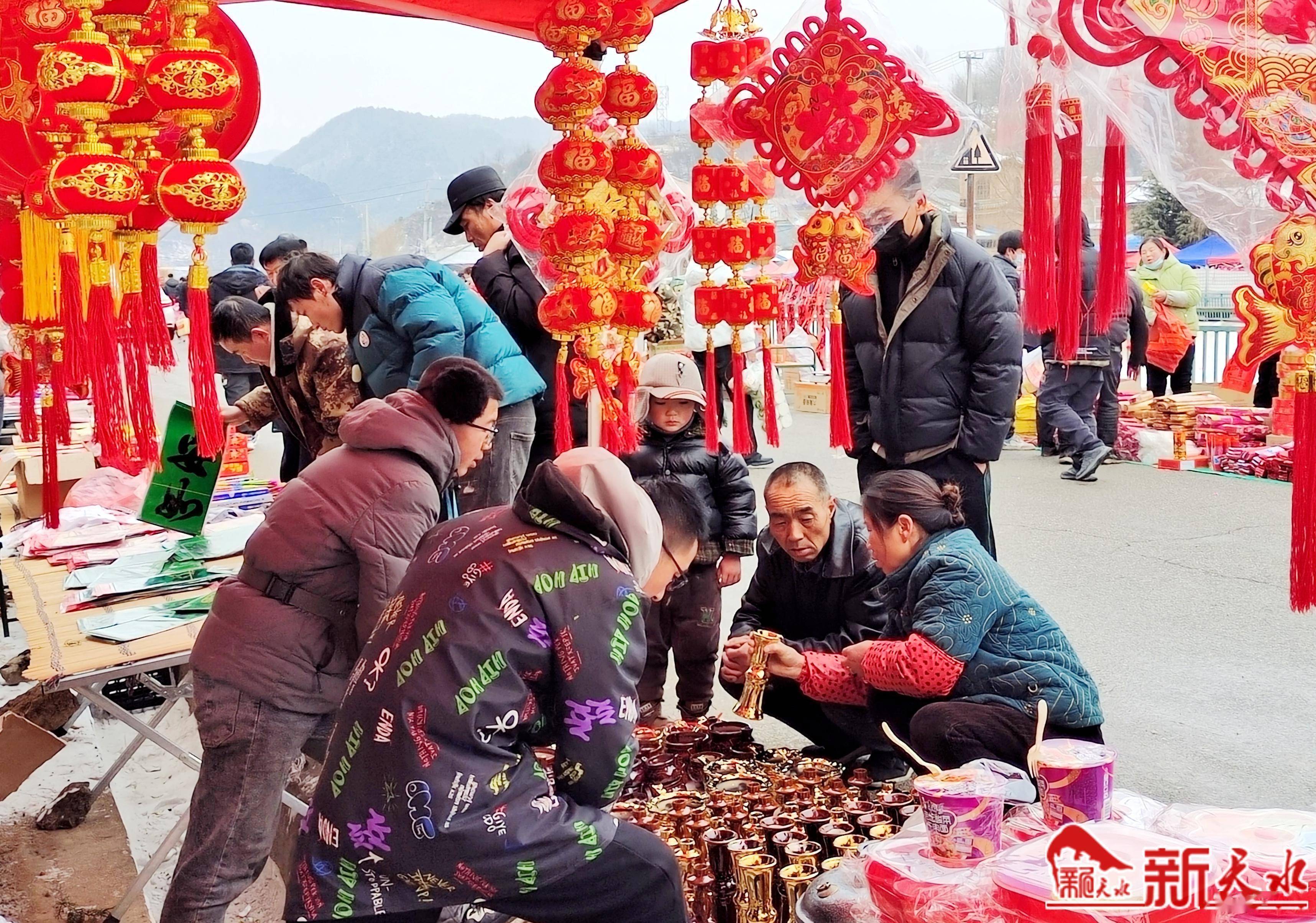 鸡山村大集图片