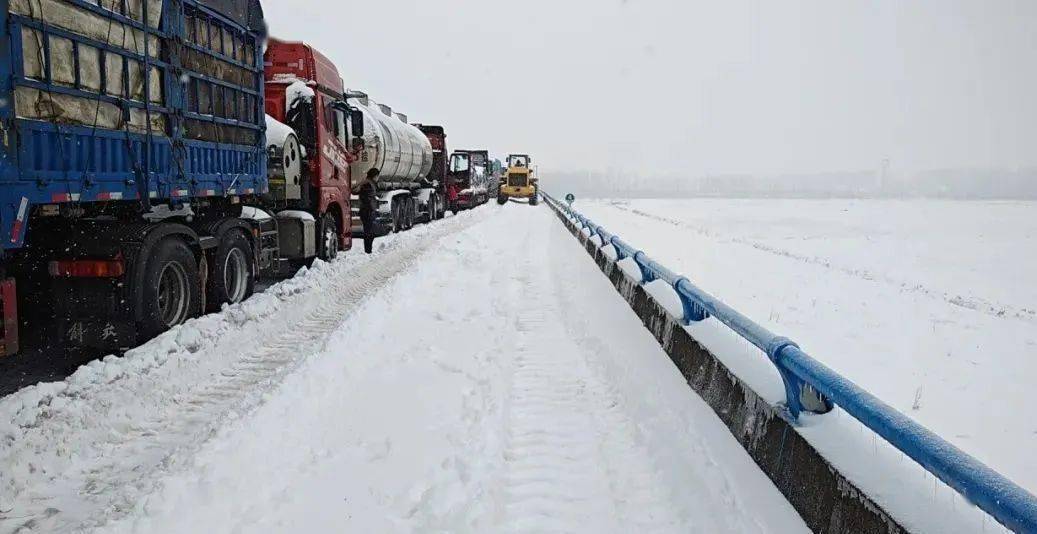 冰雪中看看他们有多暖!_旅客_湖北省_保障