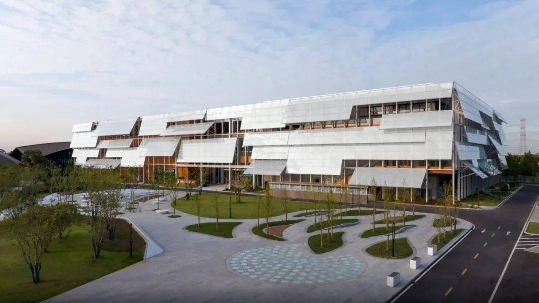 建成全球首个互联网主题大型科技馆过去一年,桐乡创造了一个又一个