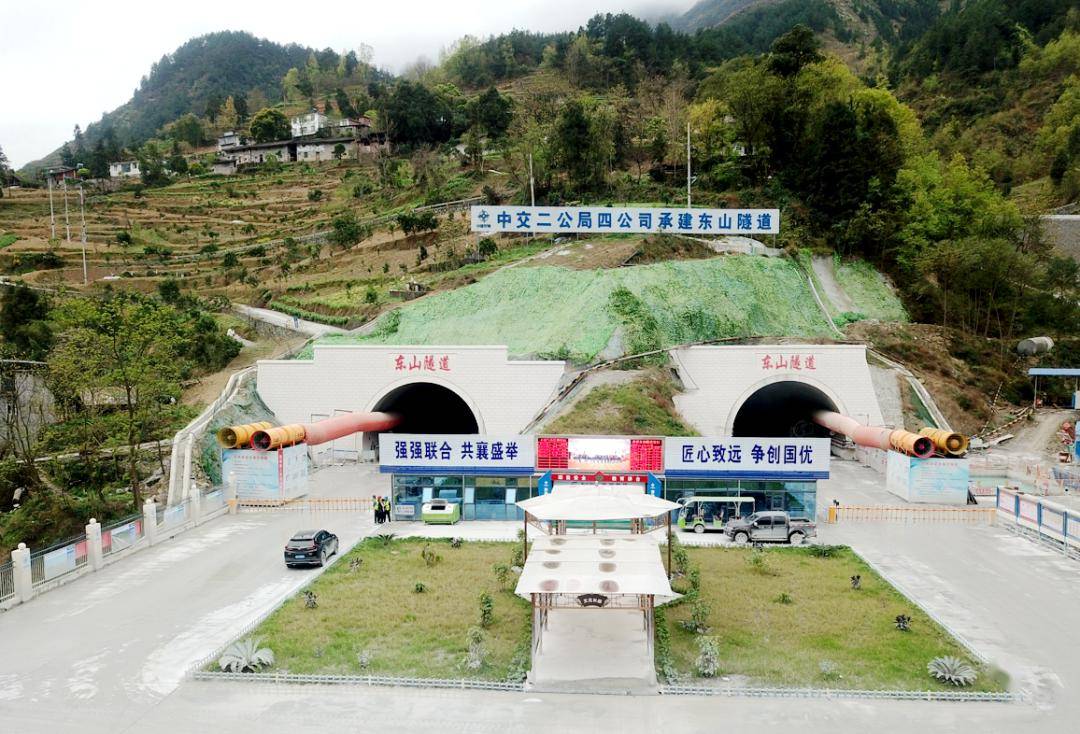 带你走进渝湘高速控制性工程_施工_武隆_隧道