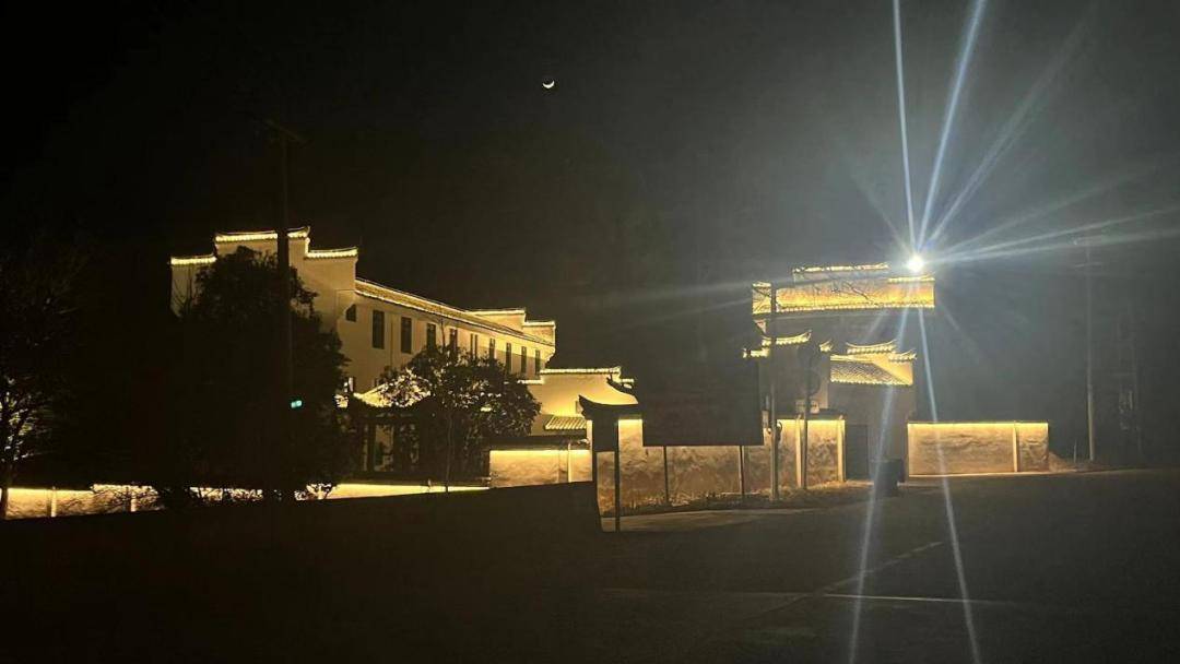 基地夜景基地侧面基地正面基地俯瞰基地全景四都镇红色研学基地毗邻四