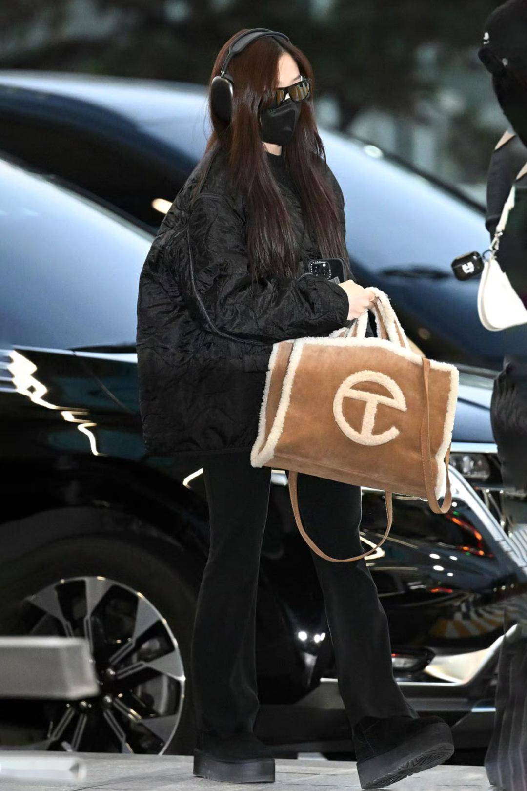 从"奶奶的棉鞋"到最时髦单品,ugg 有什么魔力?_明星_厚底_if