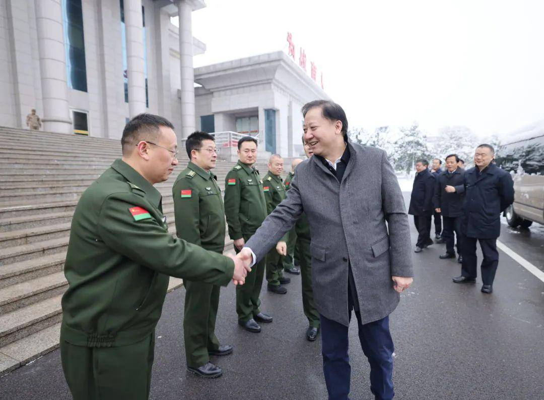 陆军军事交通学院院长图片