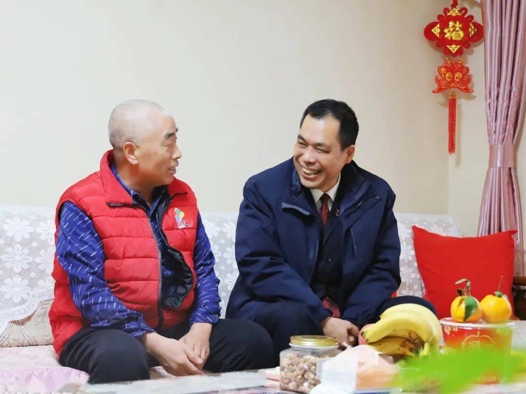 5日下午,公司副总经理赵保成慰问了参加过抗美援朝的退伍军人杨吉秀和