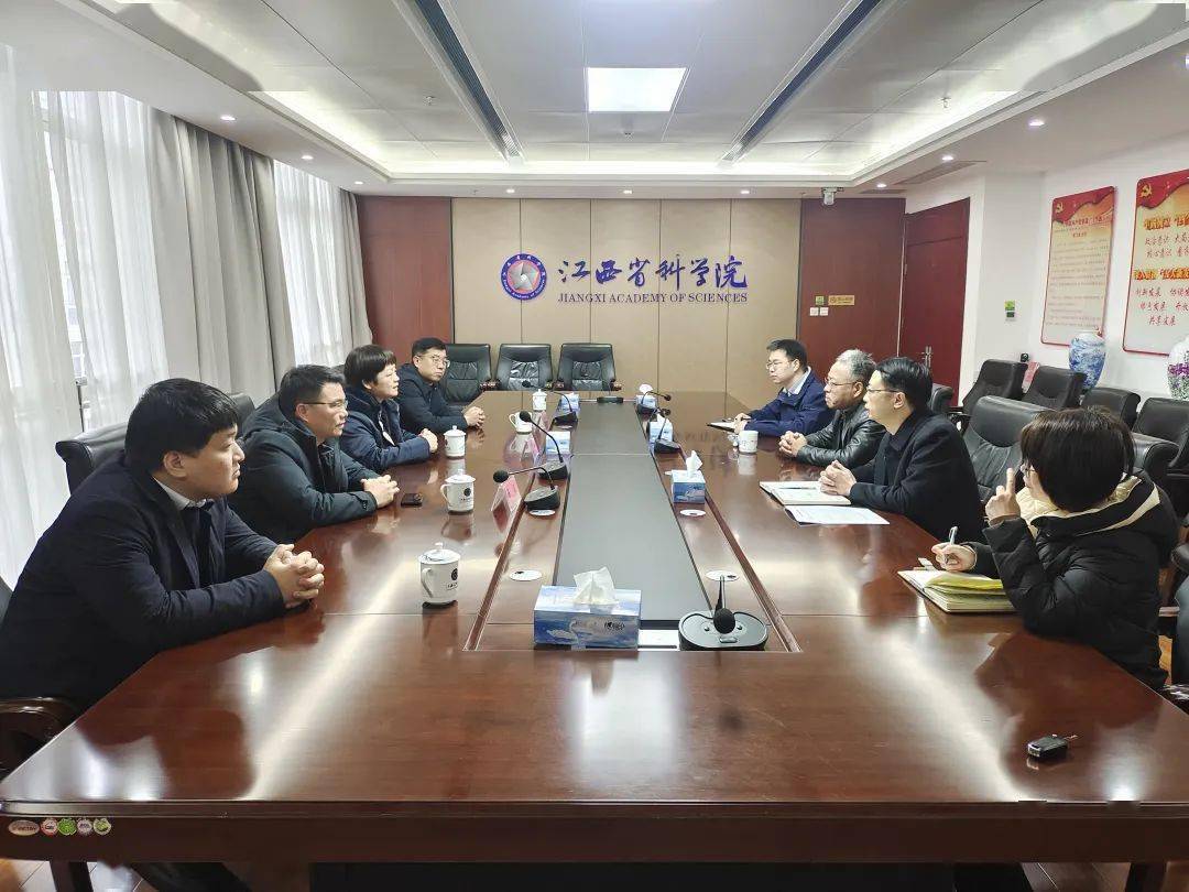 李雪梅代表宜阳新区党工委欢送省科学院挂职博士返昌