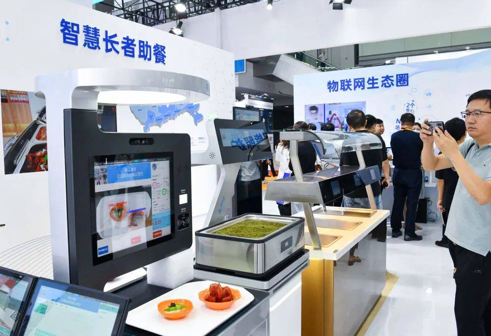 年轻的深圳为什么着急"备老"_养老_智慧_服务