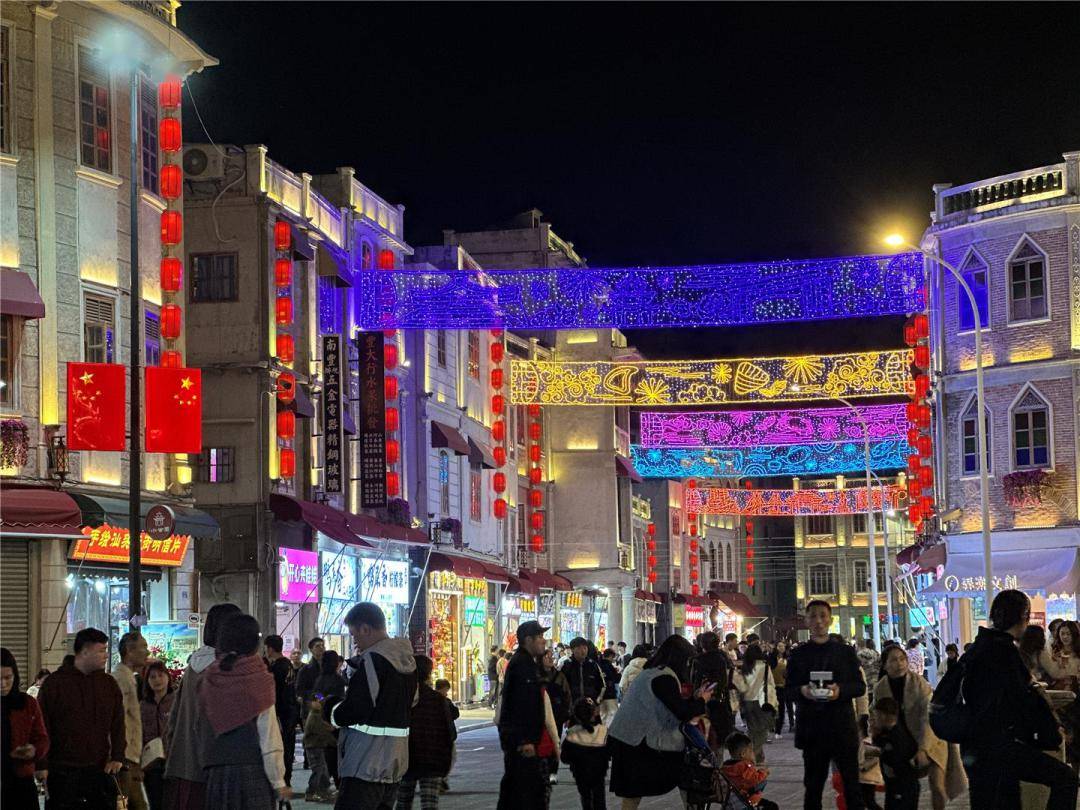 汕头:春节"氛围组"就位 喜庆年味别样浓_灯笼_公园_特色