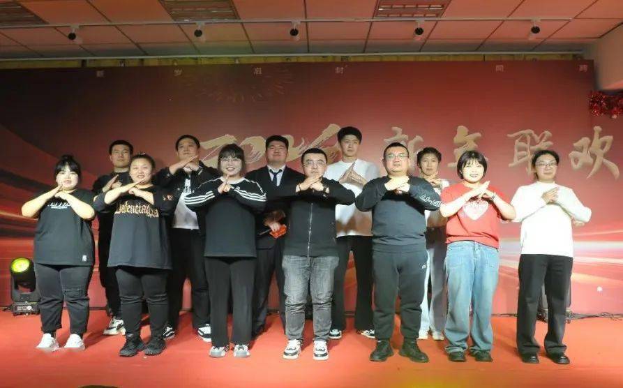 辽阳县刘二堡镇总工会迎新春送祝福