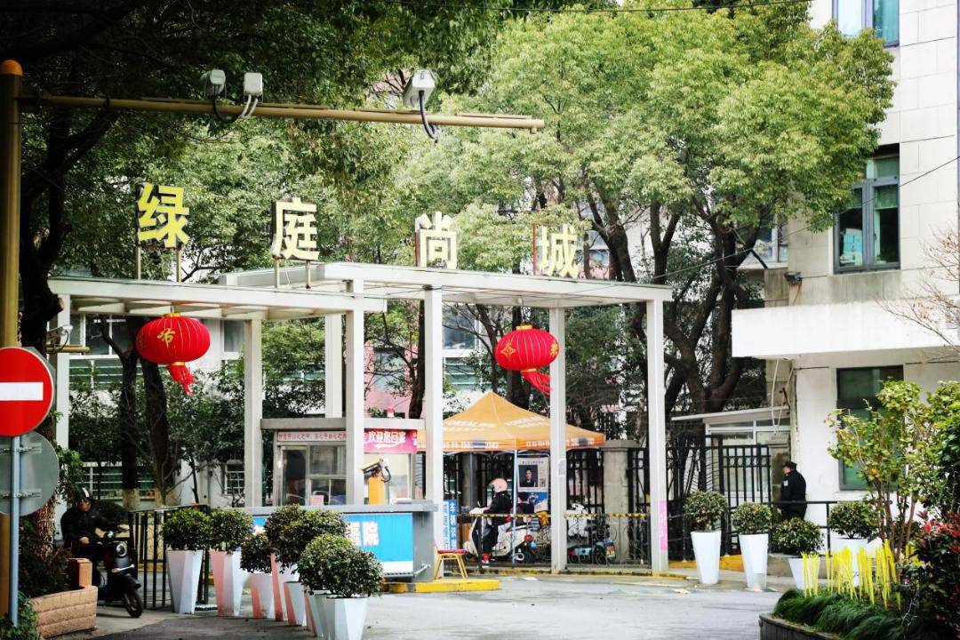 张灯结彩年味浓,九里亭的春节氛围感拉满!_街道_社区_灯笼