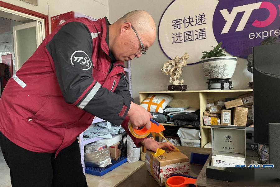 新华社关注春节忙碌的圆通人:坚守岗位的他们,有着不同的年味儿体验