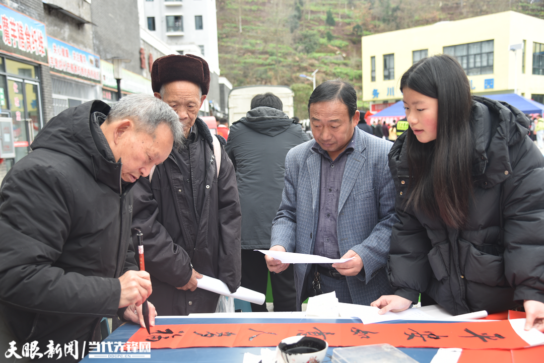 务川大坪街道:情暖就业61春联送福把年味带回家