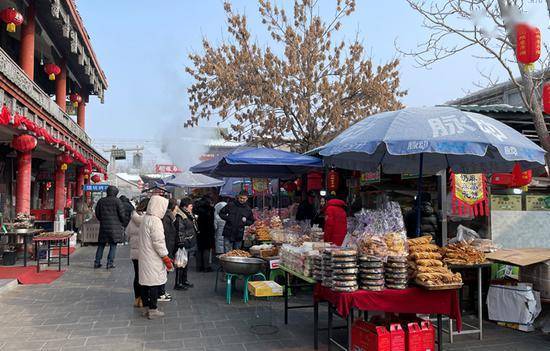 新疆昌吉小吃街迎來龍年春節節前旅遊高峰_遊客_油糕_