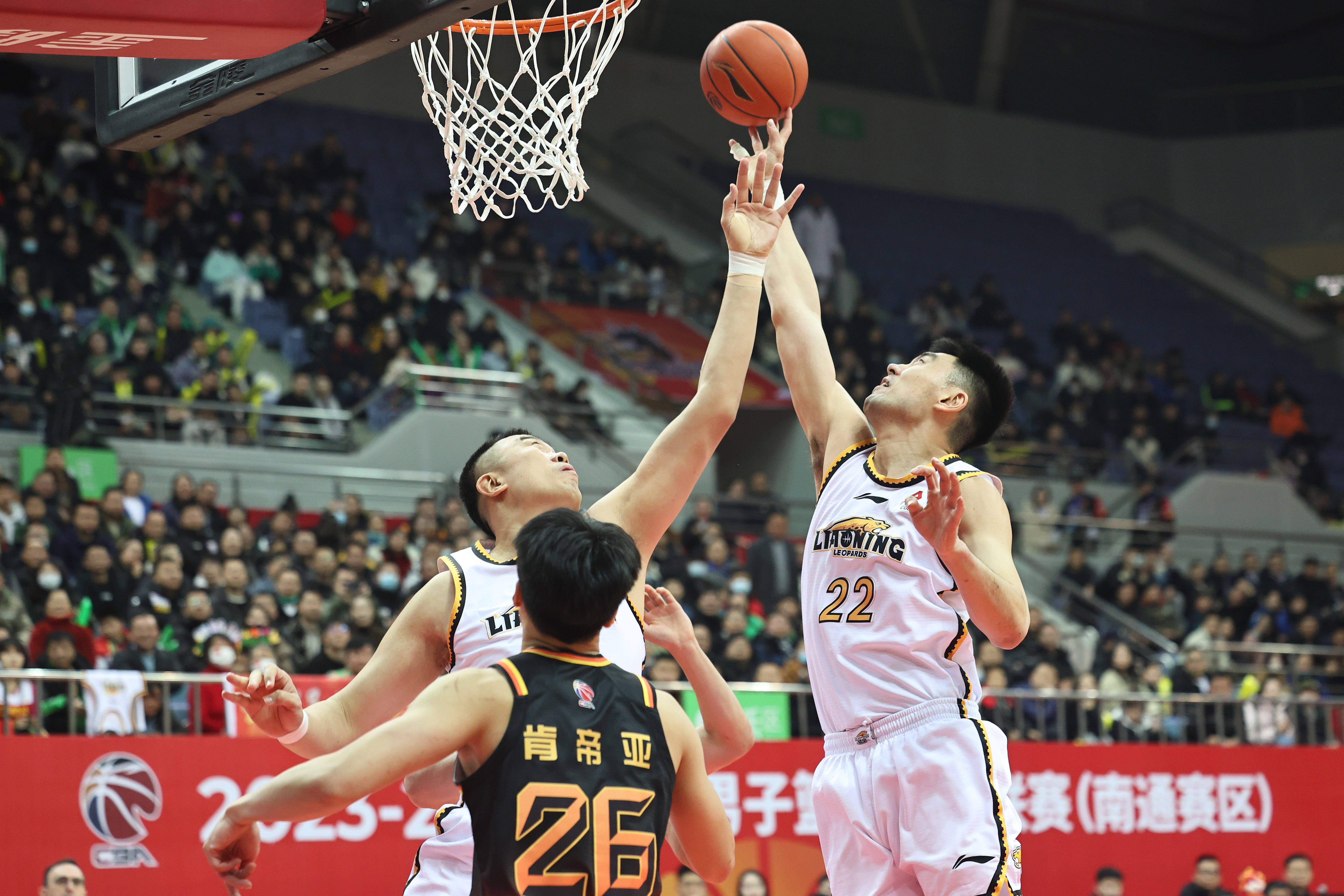 篮球——cba常规赛:江苏肯帝亚不敌辽宁本钢_新华社_比赛_球员