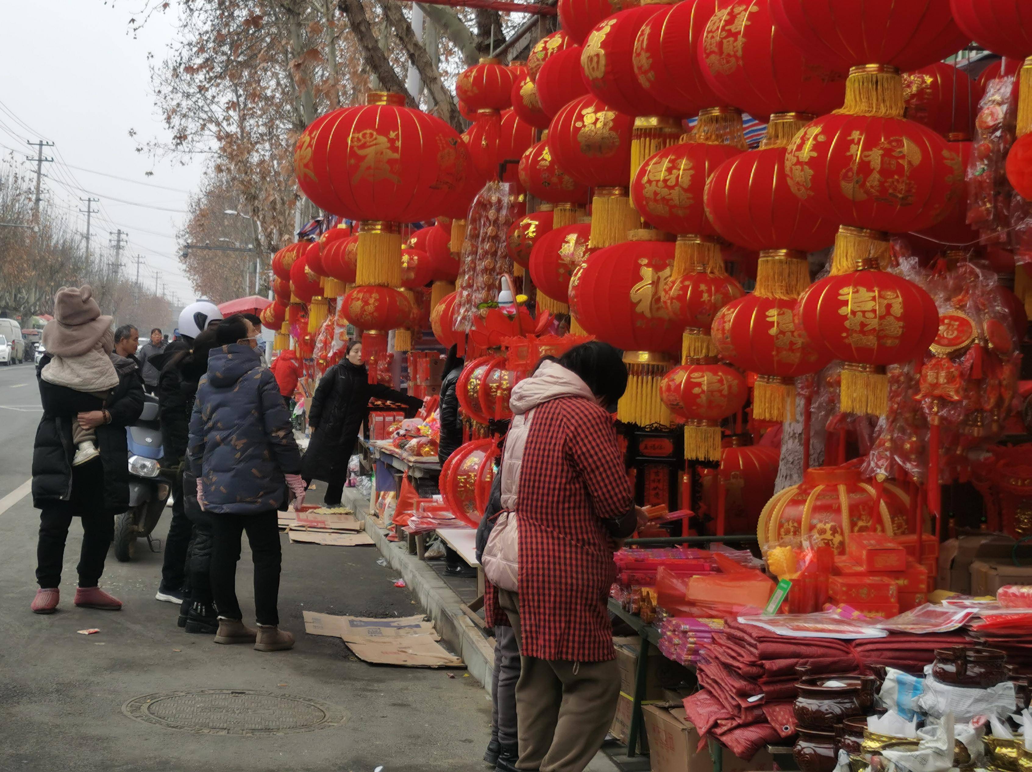送春联 逛大集 购年货 欢欢喜喜过龙年——东大街道举办2024年货节