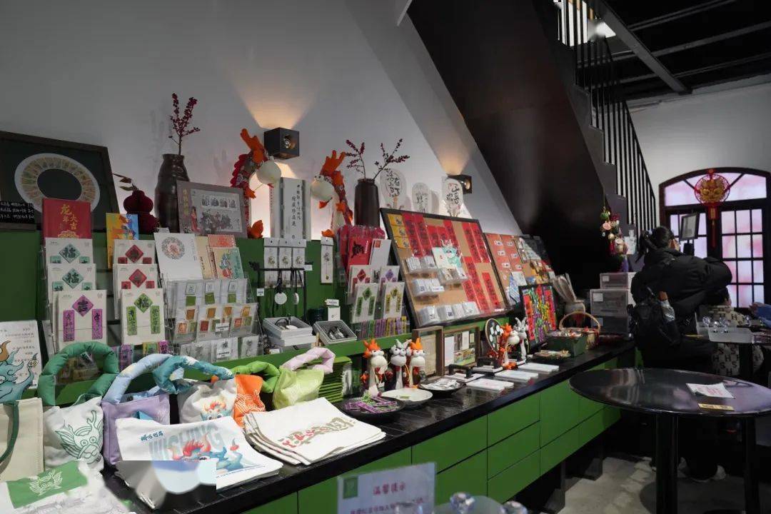 静静感受千年古镇的文化魅力,还不快跟着主持人张佳祺