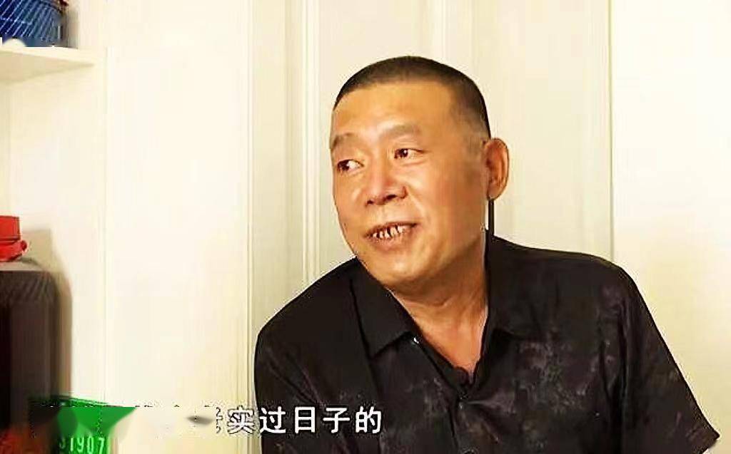 漂亮大妈相亲,要求大爷给她儿子买婚房,大爷财大气粗当即同意_男人