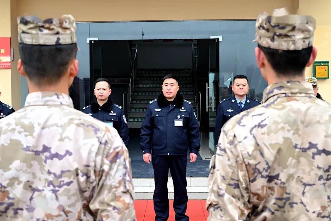 六盘水监狱慰问驻监武警官兵