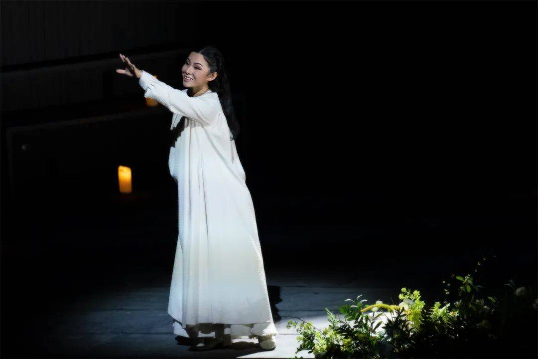 朱瑟比·阿达密乔瓦基诺·福尔扎诺女高音:蔡楠(饰修女安杰丽卡)指挥