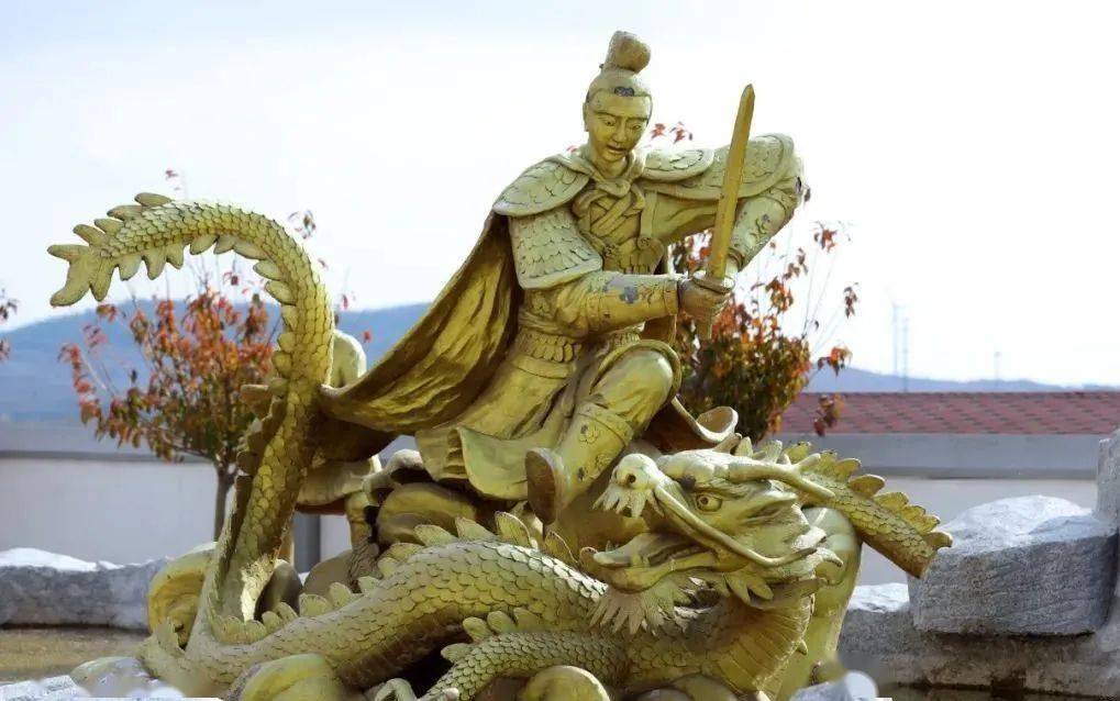 在百姓的大力帮助下,李龙王与白蛟大战三天三夜,终于除掉了白