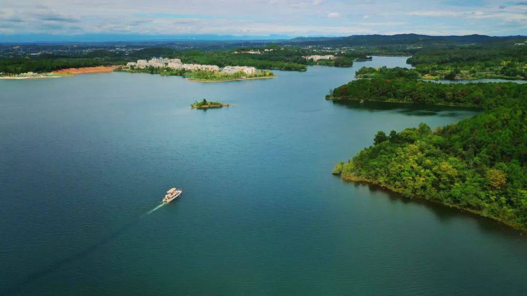 沙滩,海浪仙海都安排上了视觉绵阳 腾建新 摄来仙海到好运码头乘船