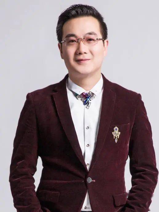 笑语贺龙年张灯结彩迎春日王真 & 崔晨happy new year主持人们来给