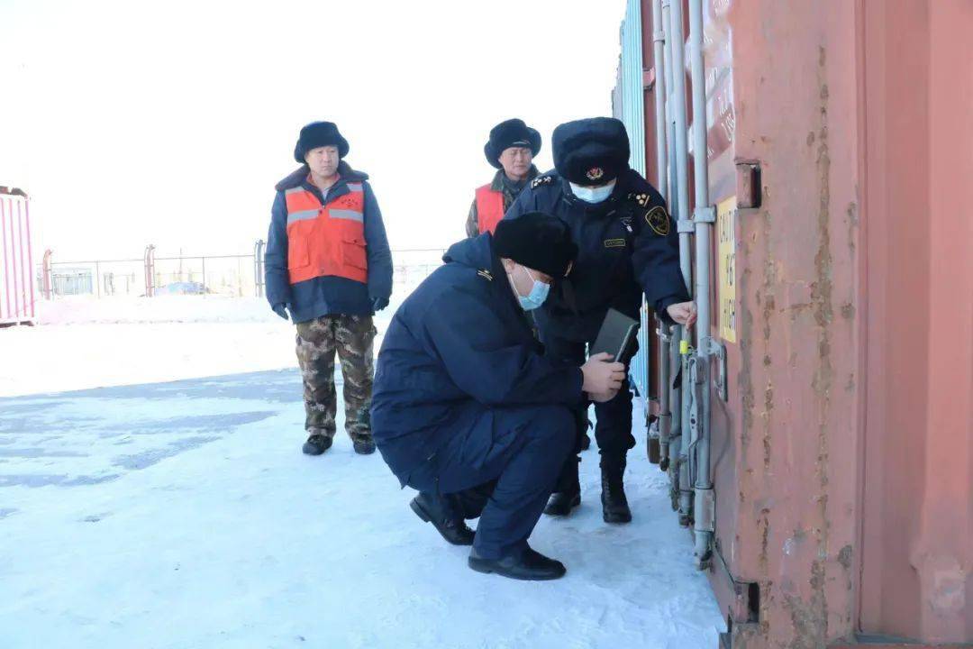 嗯,大年三十海关真的在上班_监管_保障_所属