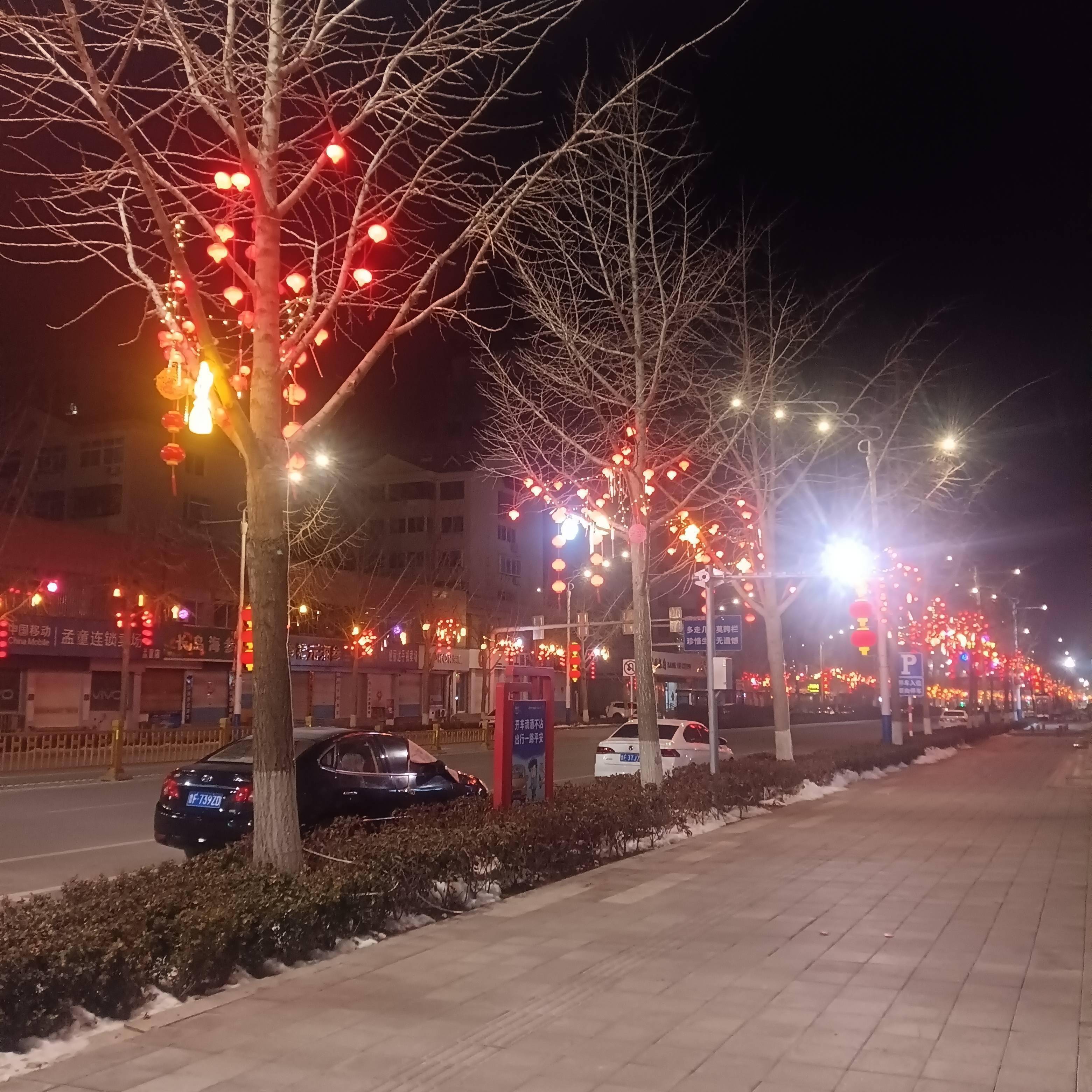 4000盏彩灯点靓山城主干道 ,栖霞市霞光路溢光流彩_街道_吉祥_综合