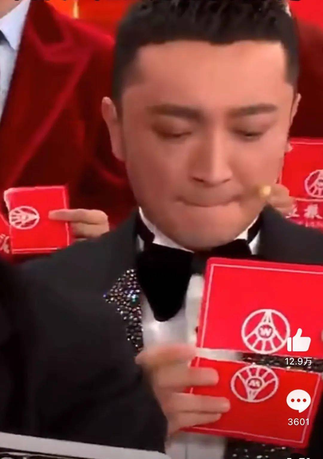 【恭喜发财】尼格买提回应穿帮!到底什么牌?_小尼