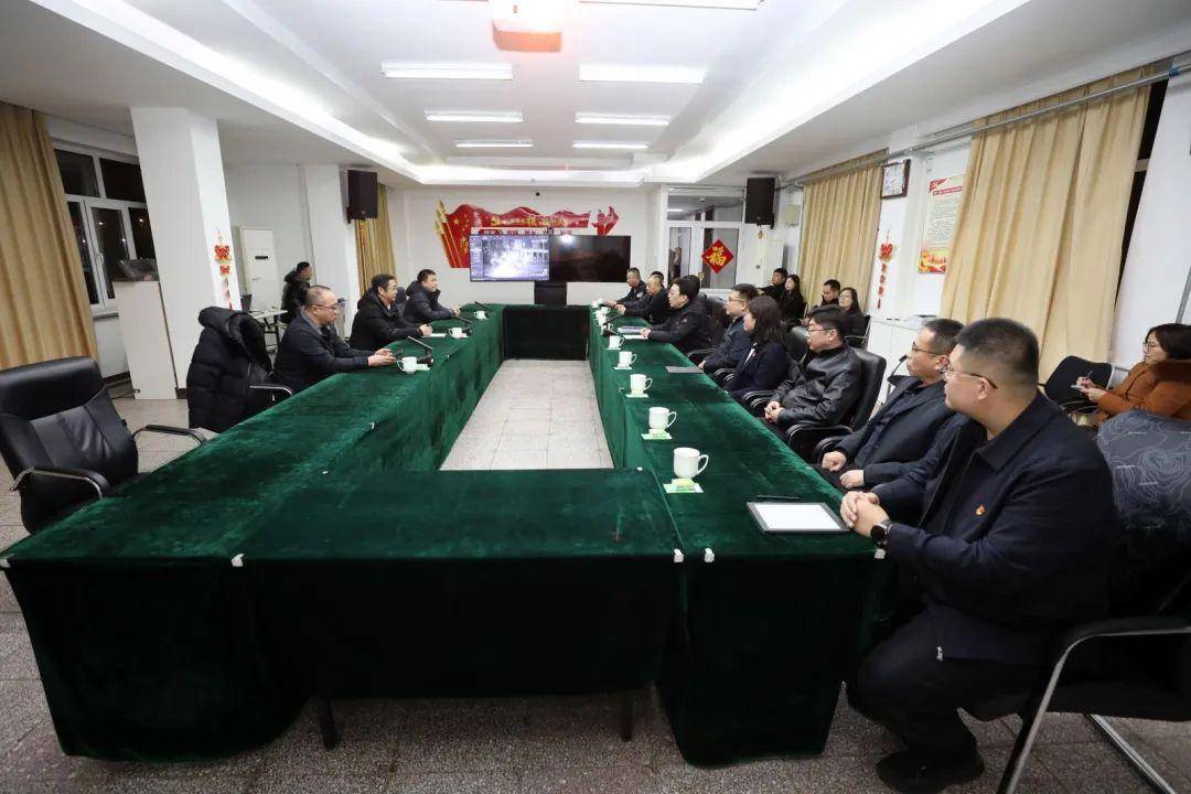 来百度app畅享高清图片区领导一行来到回龙观街道,与街道班子成员
