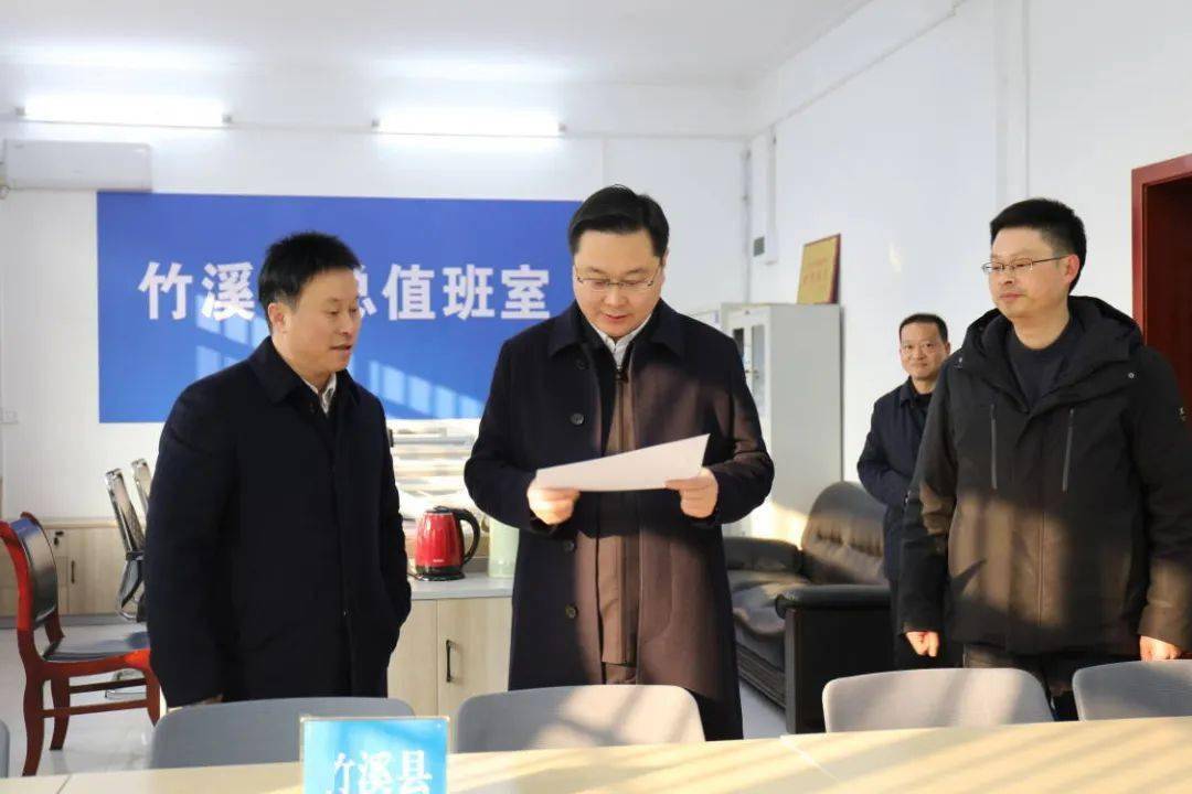 许庆一看望慰问春节期间坚守一线干部职工_工作_应急