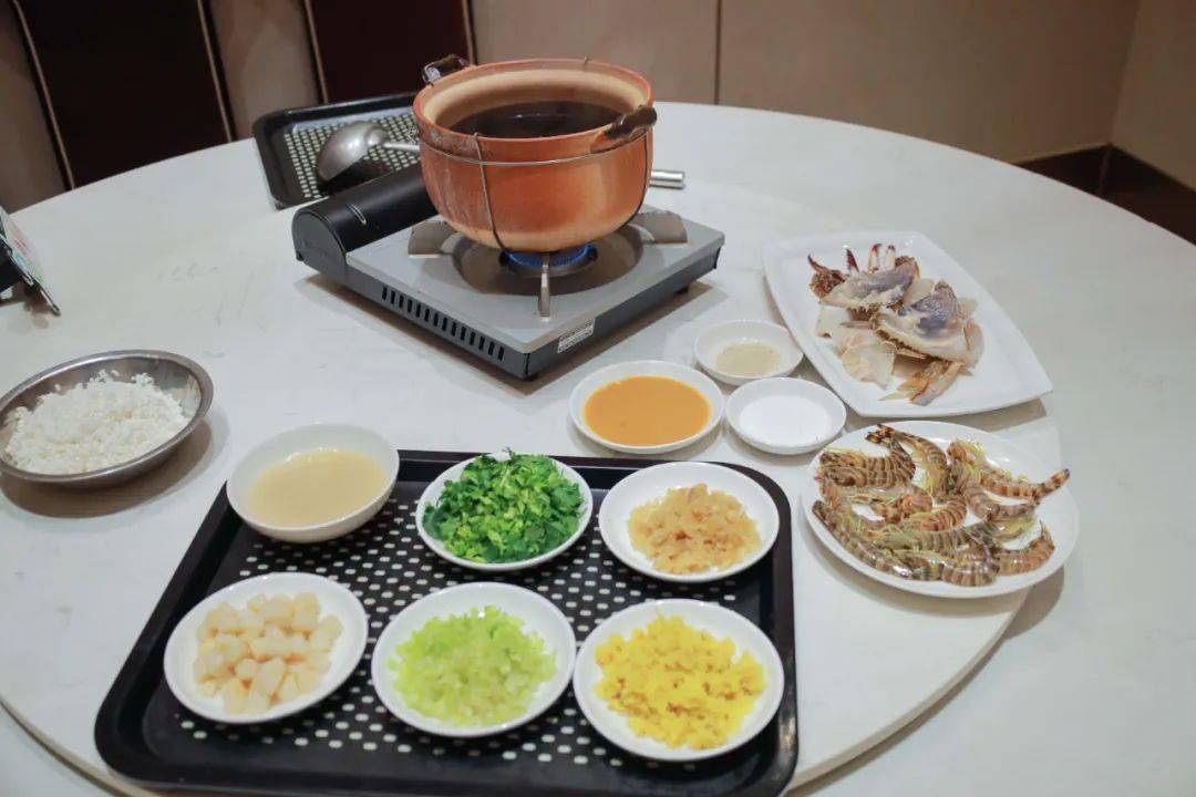 春节做家宴,教你煲一锅热腾腾的海鲜粥 
