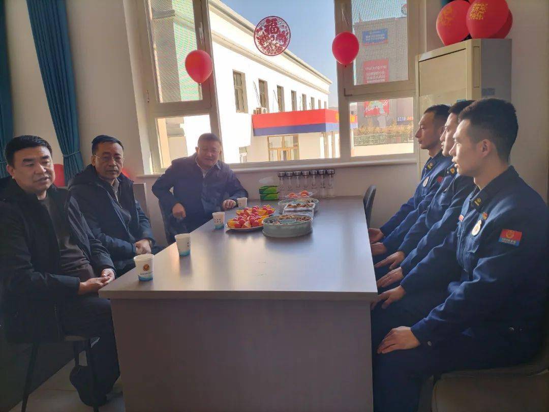 欢聚一堂 喜迎新春 | 中卫市委副书记,海原县委书记佘瑞东与消防救援