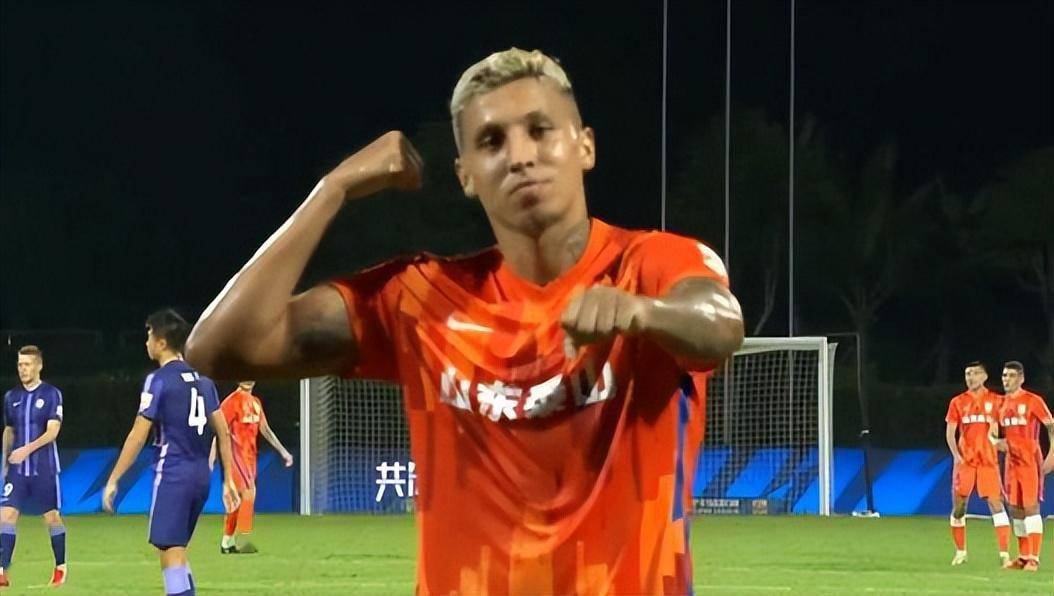 亚冠鲁能vs川崎前锋:崔康熙强攻 克雷桑携归化悍将领衔 帕托冲锋_比赛