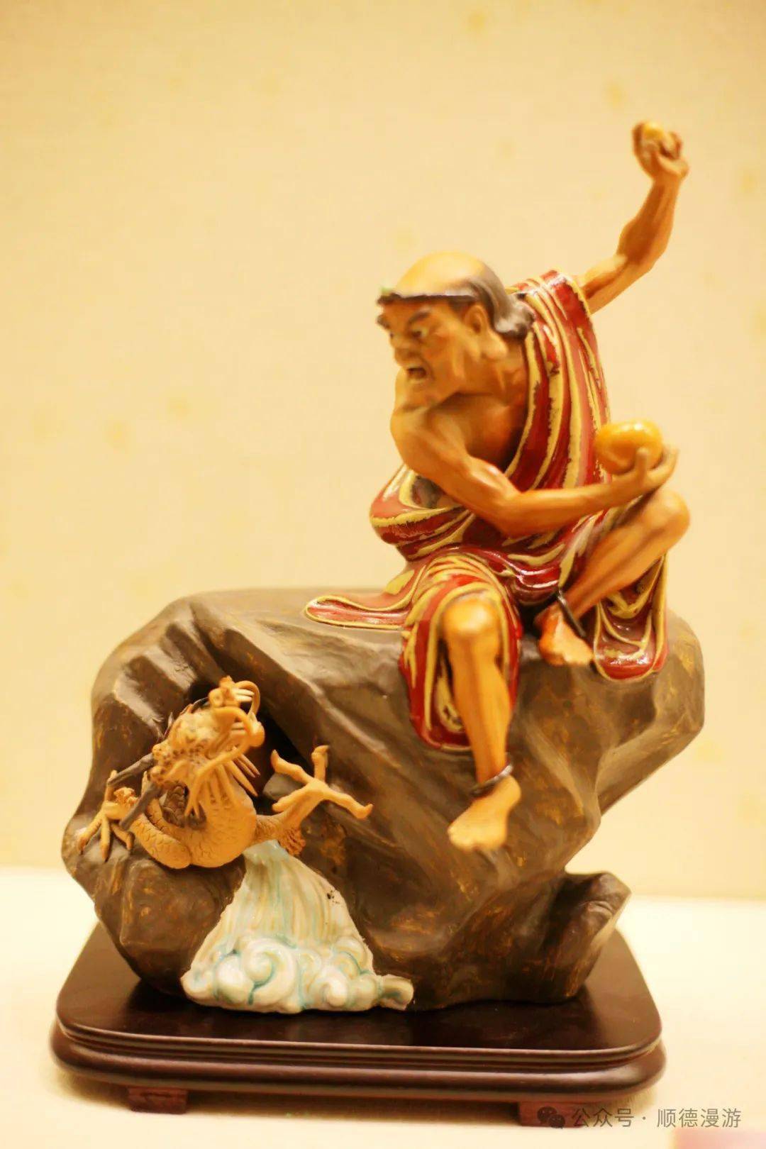 中国陶瓷艺术大师,中国工美行业艺术大师,高级工艺美术师,广东石湾